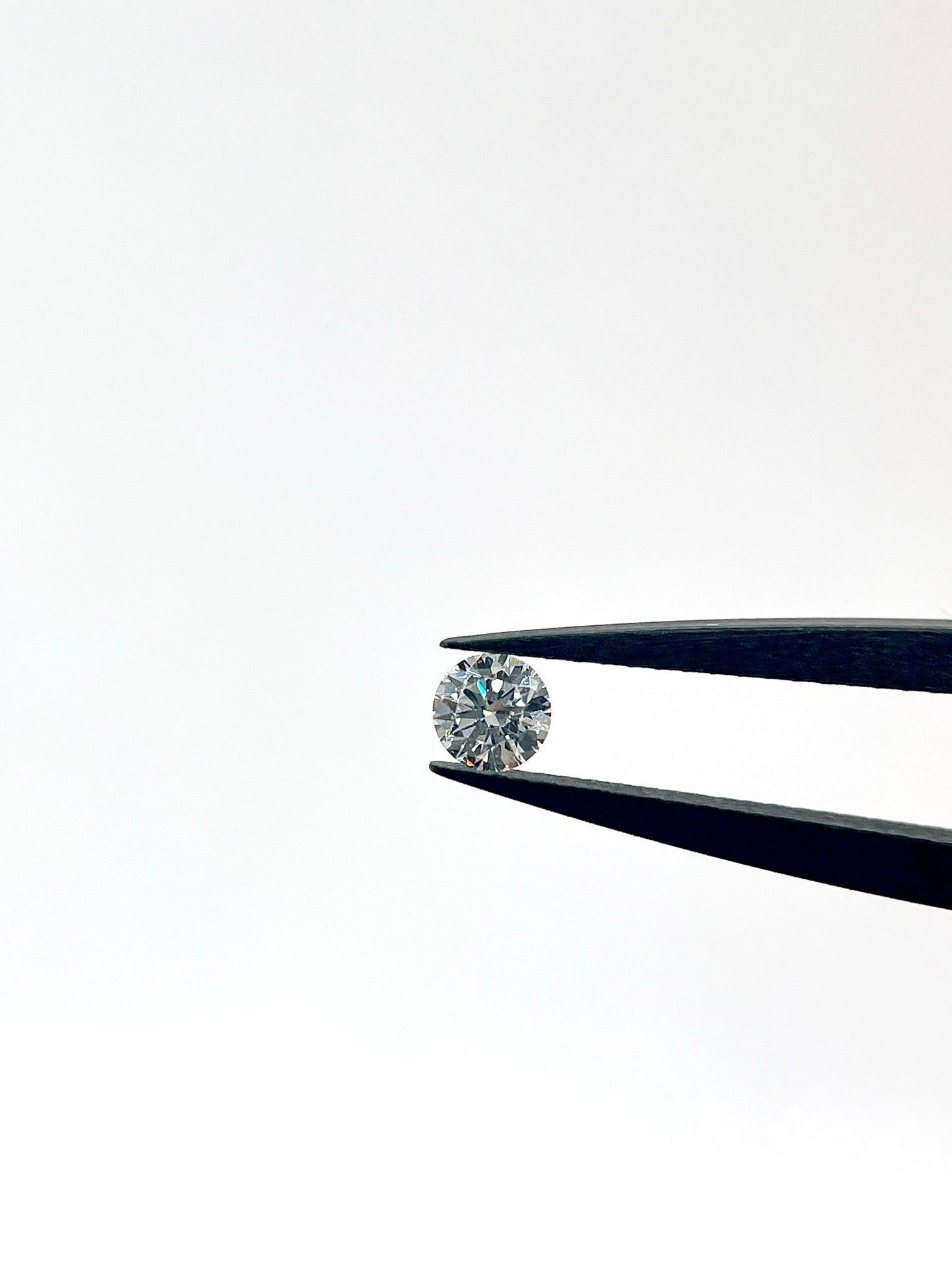 4 mm HPHT Lab-Grown Diamond | Round Brilliant Cut | ~0.235ct  | DEF Colour | VS Clarity | Triple Excellent | Gemdrop® Verified