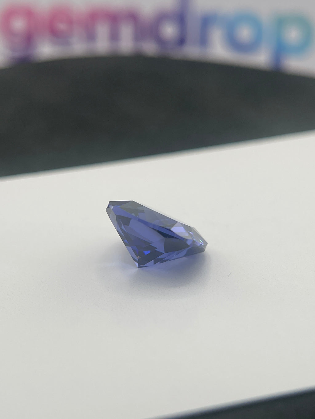 ~12 ct Saphir bleu tanzanite | Taille coussin | 12 × 12 mm | Vérifié Gemdrop®