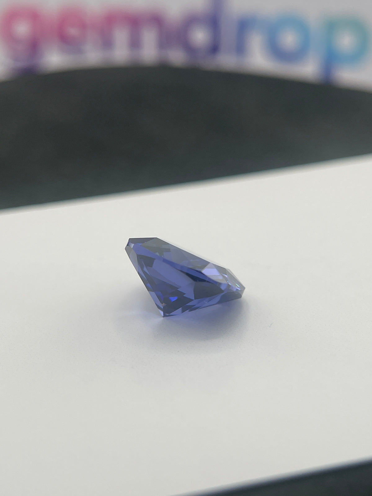 ~12 ct Saphir bleu tanzanite | Taille coussin | 12 × 12 mm | Vérifié Gemdrop®