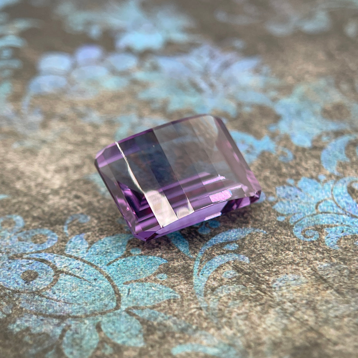 20.175ct Purple–Green Colour Change Corundum Alexandrite | Pixel Cut | 13x18 mm | Gemdrop® Verified