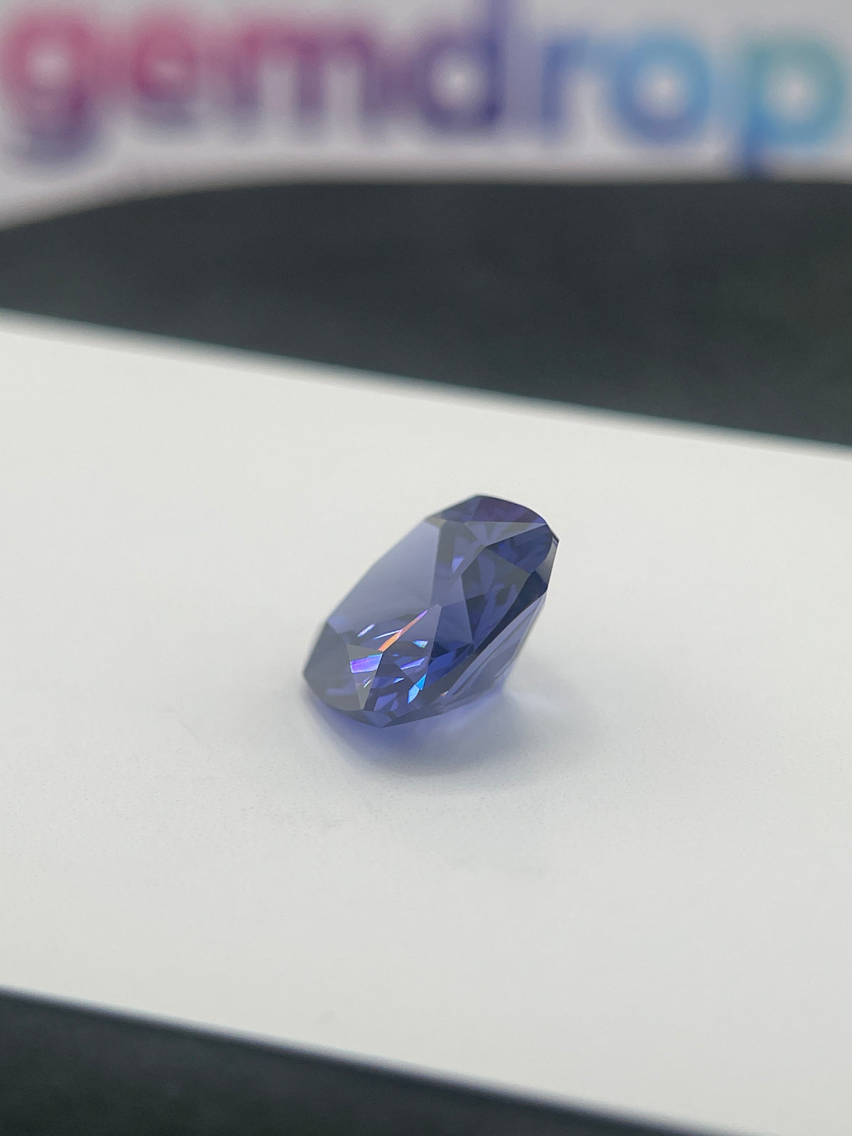 ~12 ct Saphir bleu tanzanite | Taille coussin | 12 × 12 mm | Vérifié Gemdrop®