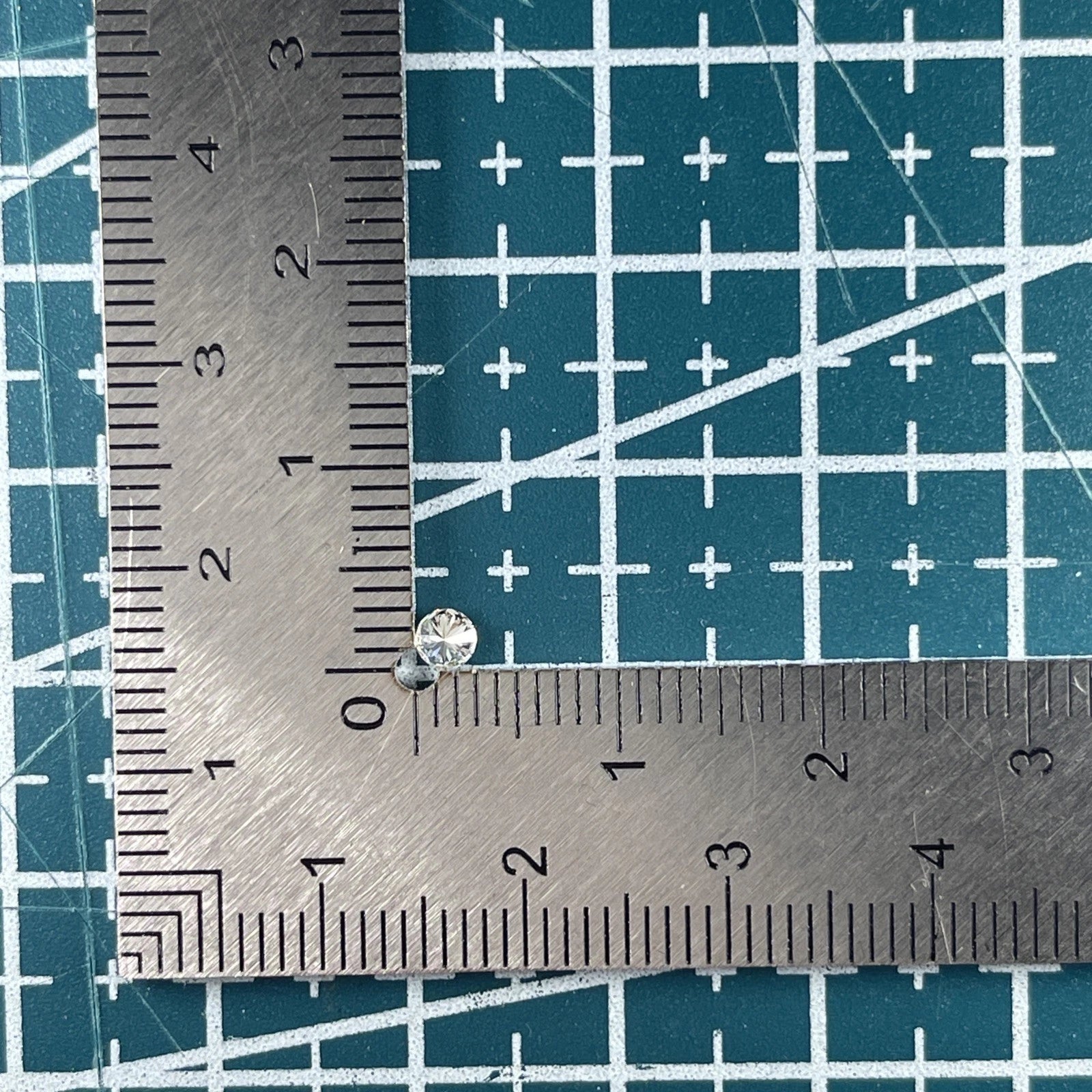 3mm Round Brilliant HPHT Lab-Grown Diamond | 0.1ct | DEF Colour | VVS Clarity | GemDrop® Verified
