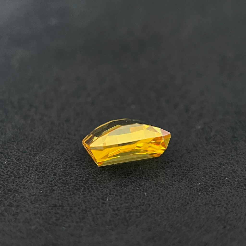 ~6.870ct Honey Yellow Sapphire | PIXEL Cut | 8 × 10 mm | Gemdrop® Verified