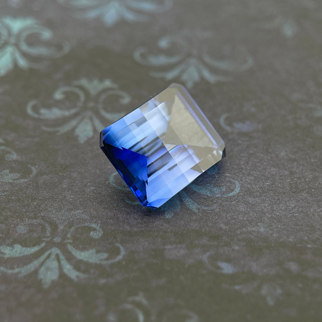Saphir bleuet ~4ct | Coupe émeraude | 8 × 10 mm | Certifié Gemdrop®