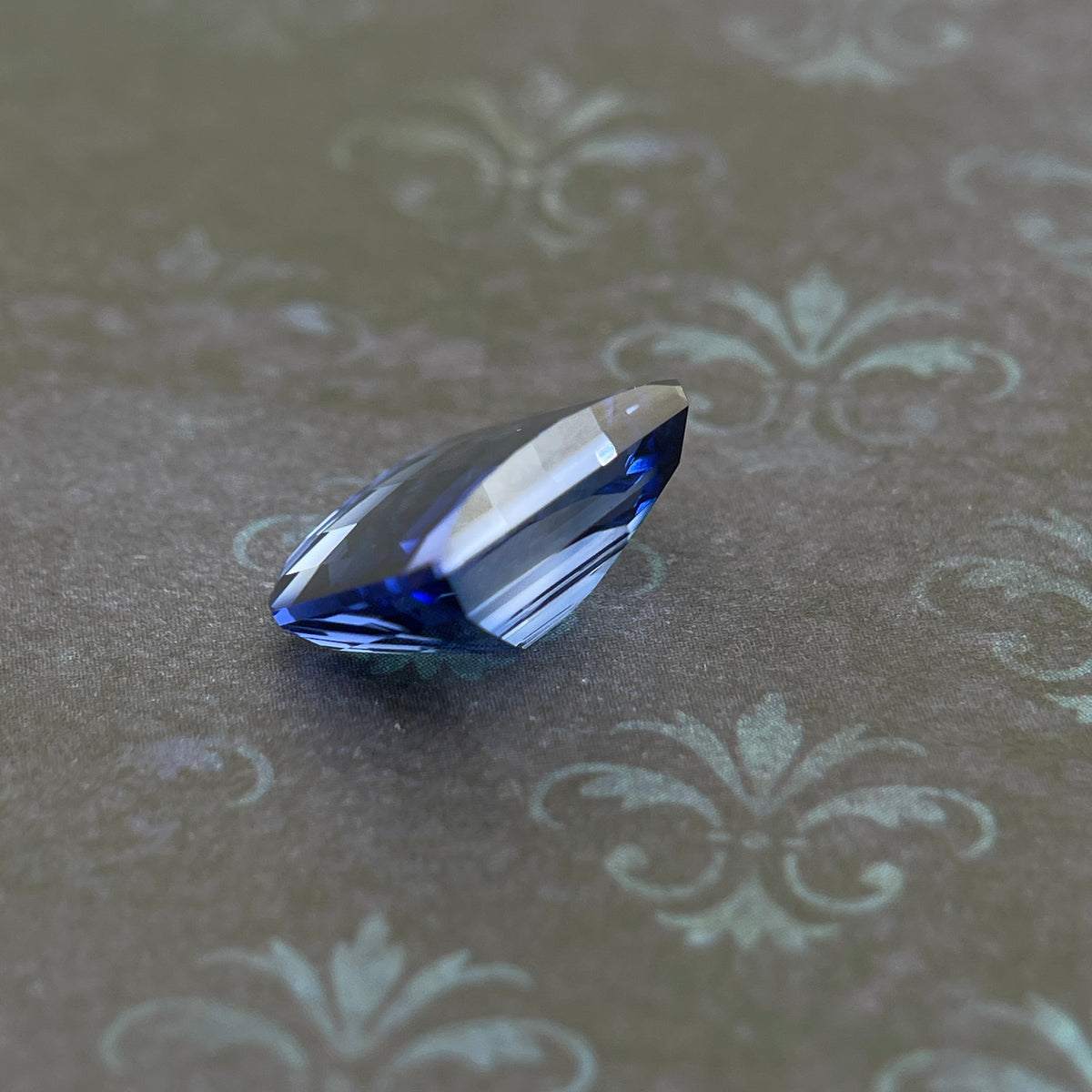Saphir bleuet ~4ct | Coupe émeraude | 8 × 10 mm | Certifié Gemdrop®