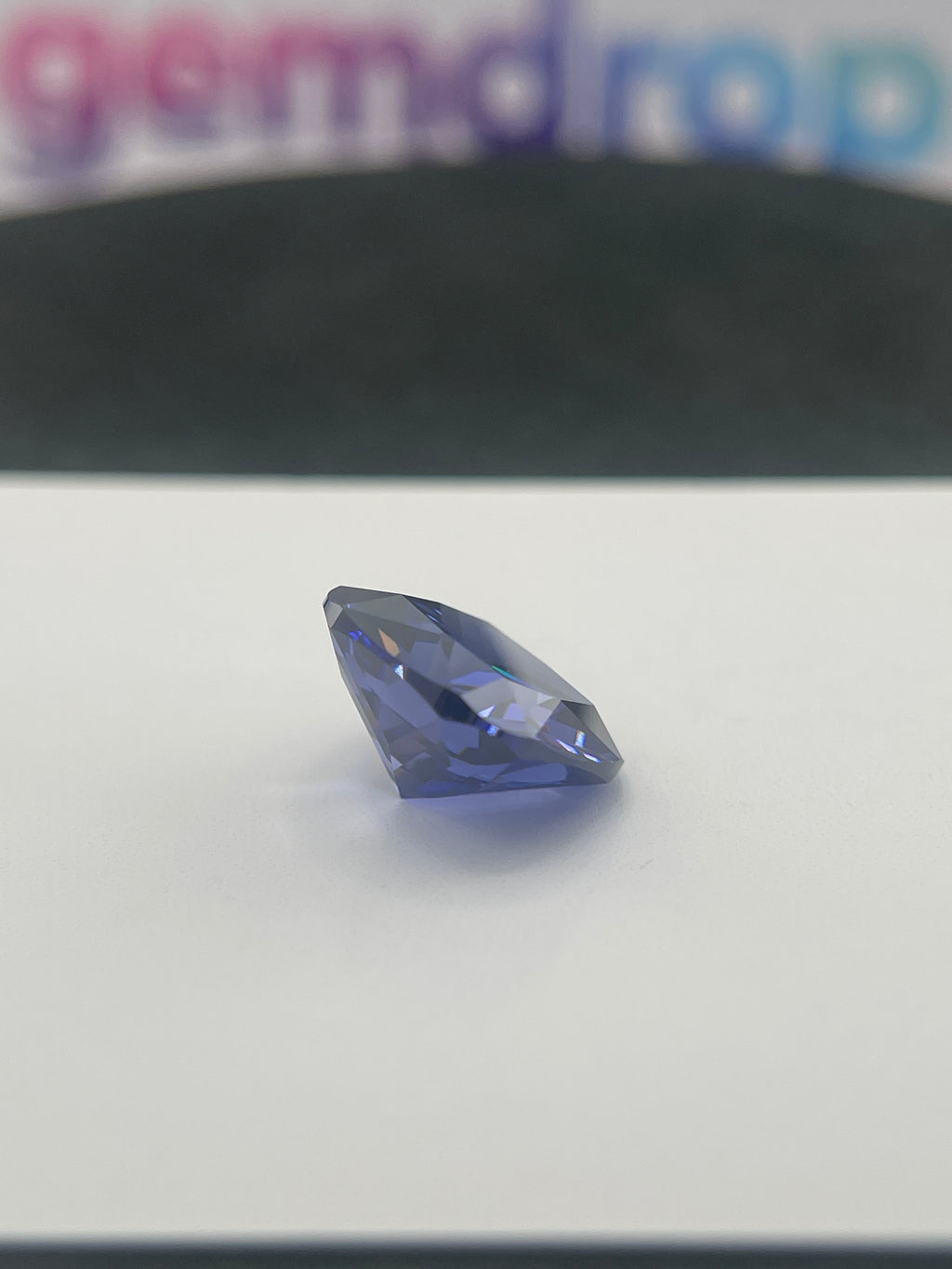 ~12 ct Saphir bleu tanzanite | Taille coussin | 12 × 12 mm | Vérifié Gemdrop®