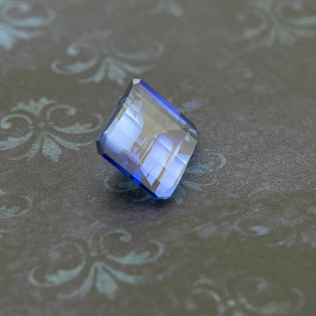 Saphir bleuet ~4ct | Coupe émeraude | 8 × 10 mm | Certifié Gemdrop®