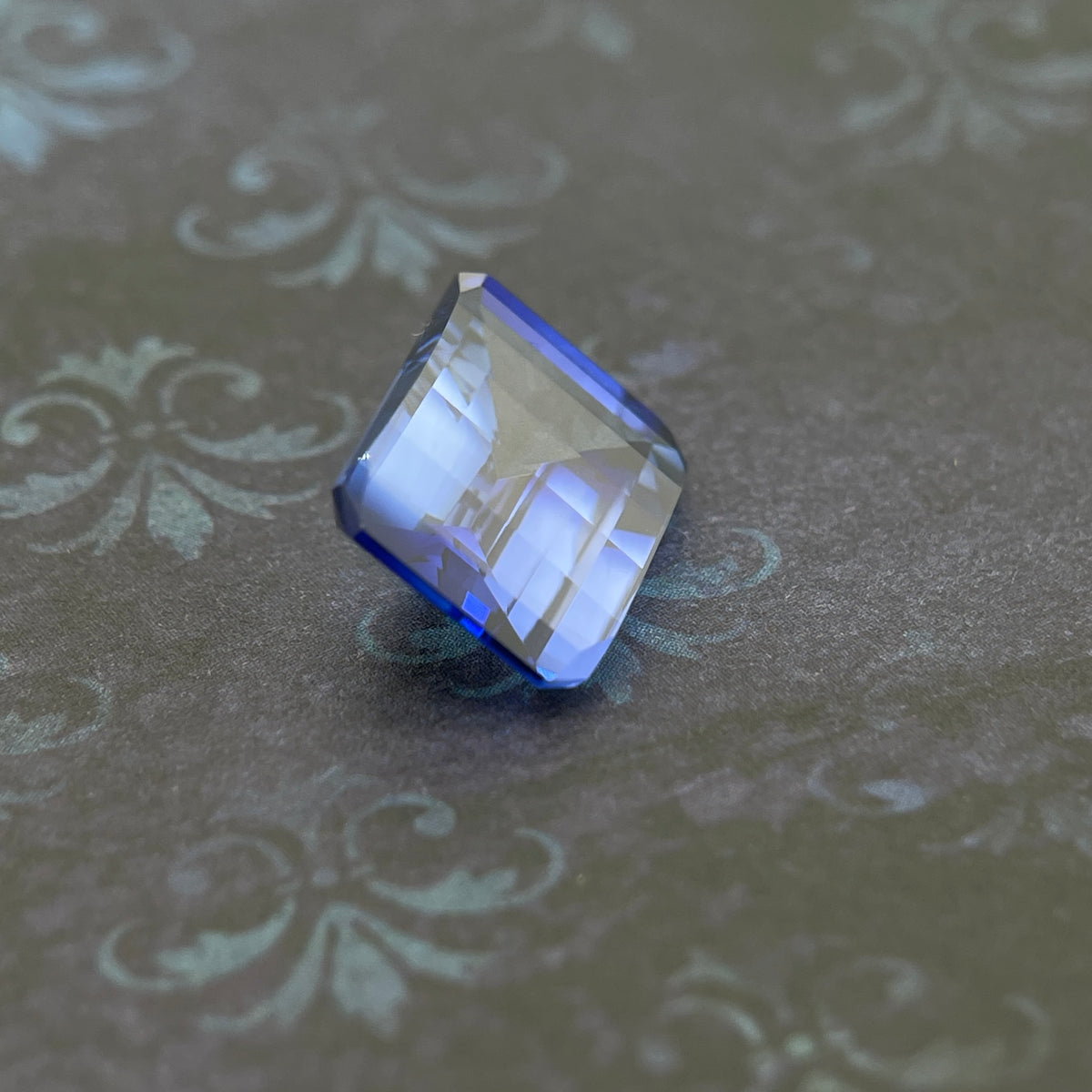 Saphir bleuet ~4ct | Coupe émeraude | 8 × 10 mm | Certifié Gemdrop®