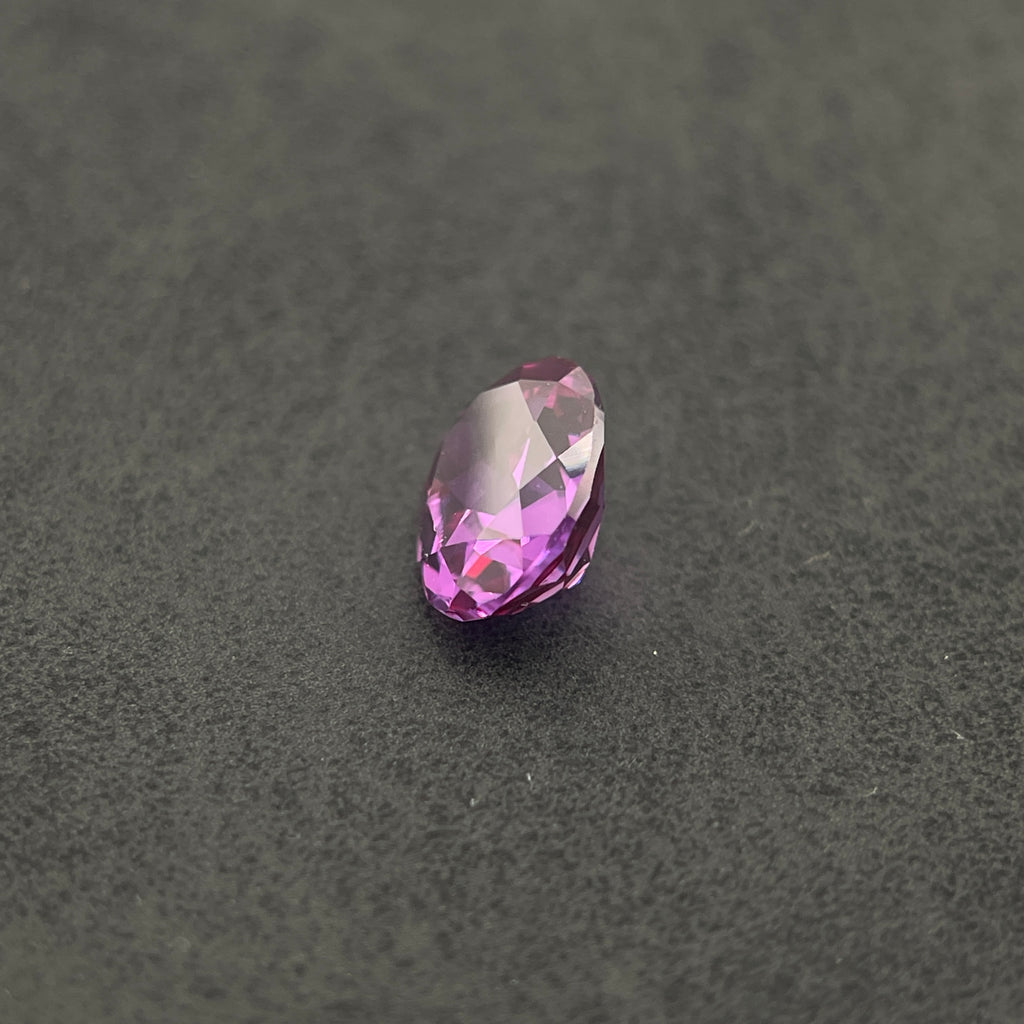 Corindon Alexandrite Bicolore Violet-Vert d'environ 1,65 ct | Taille Ovale | 6 × 8 mm | Vérifié Gemdrop®