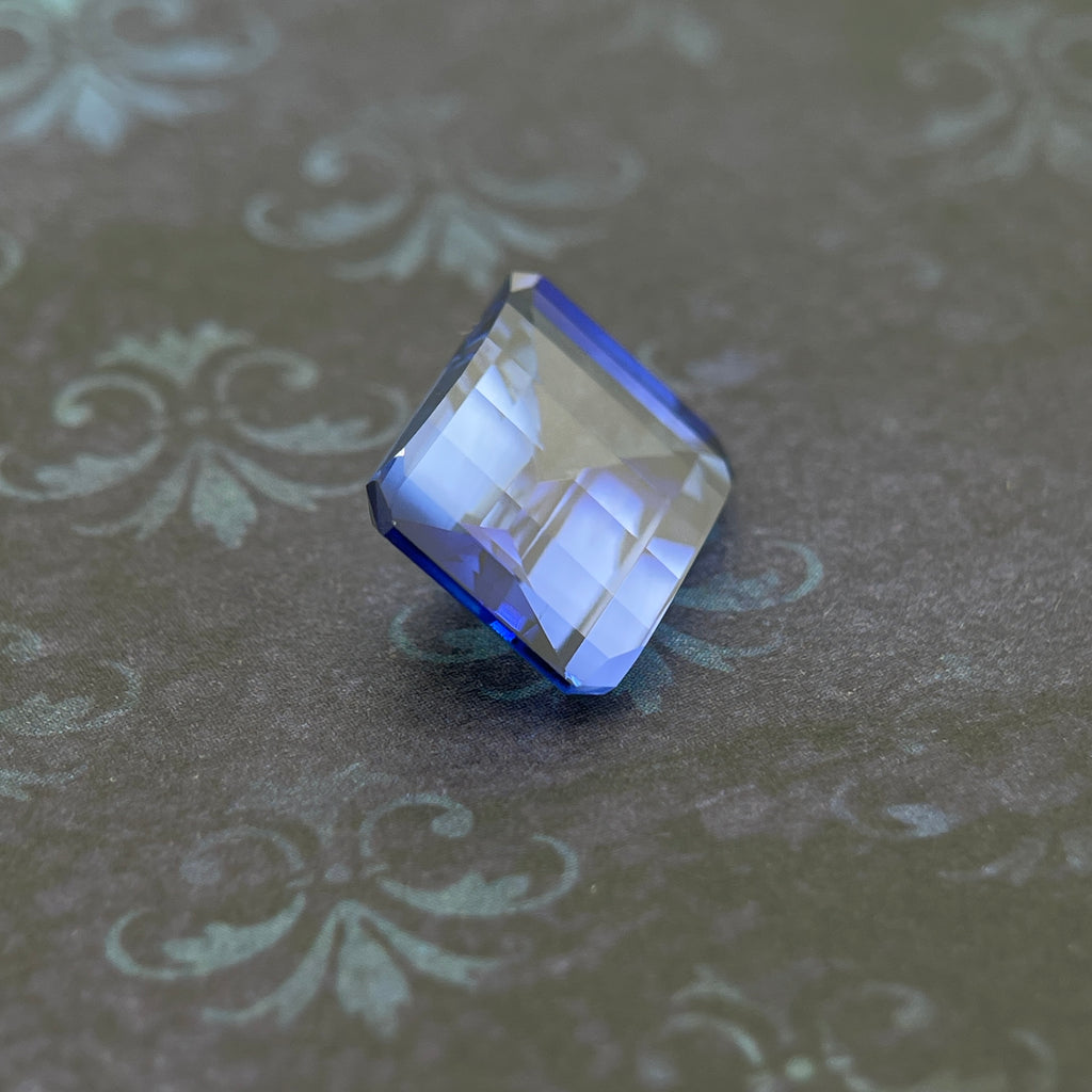Saphir bleuet ~4ct | Coupe émeraude | 8 × 10 mm | Certifié Gemdrop®