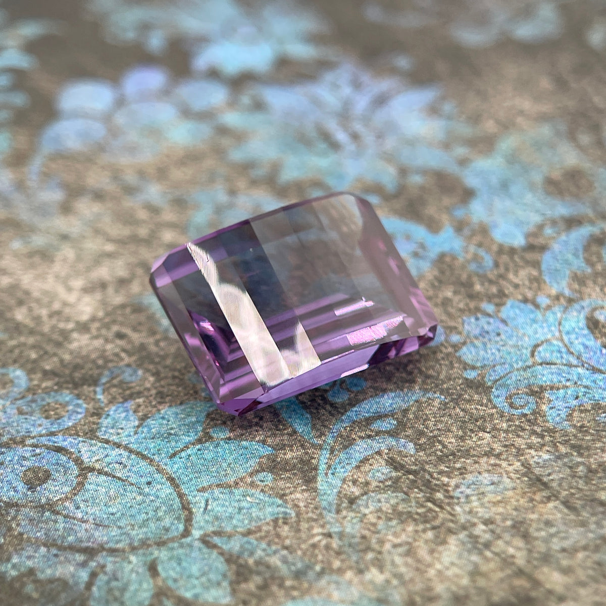20.175ct Purple–Green Colour Change Corundum Alexandrite | Pixel Cut | 13x18 mm | Gemdrop® Verified