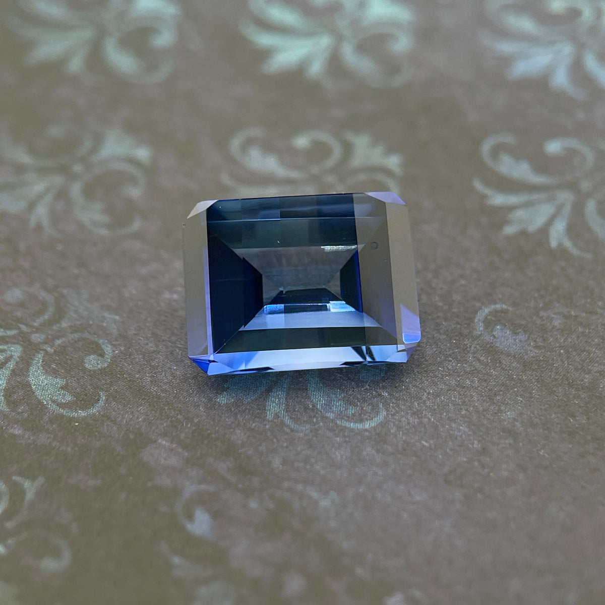 Saphir bleuet ~4ct | Coupe émeraude | 8 × 10 mm | Certifié Gemdrop®