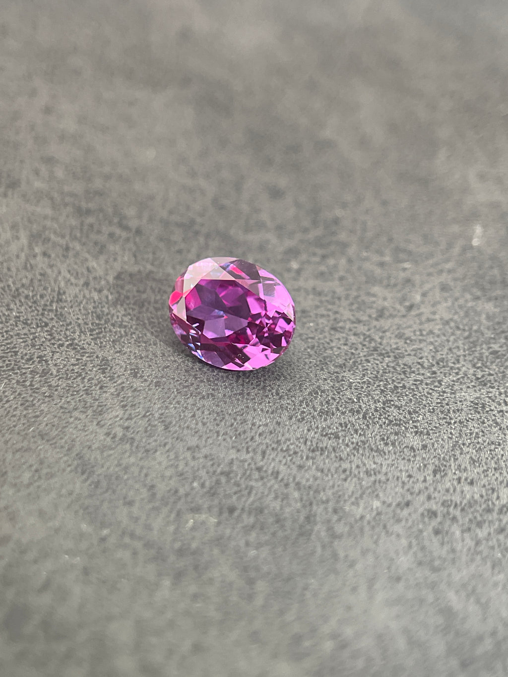 Corindon Alexandrite Bicolore Violet-Vert d'environ 1,65 ct | Taille Ovale | 6 × 8 mm | Vérifié Gemdrop®