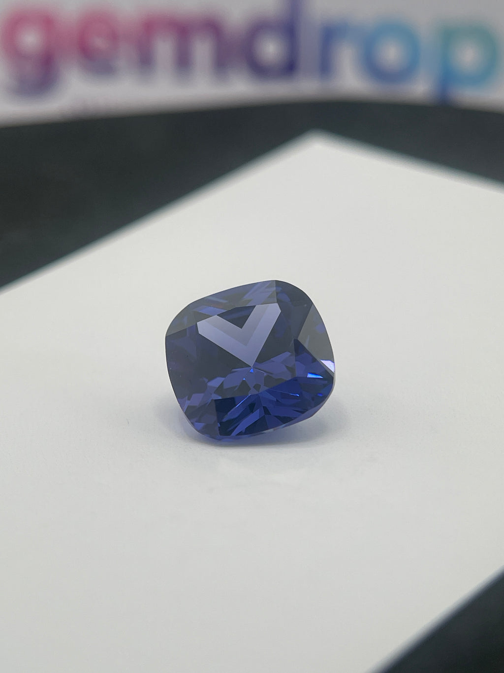 ~12 ct Saphir bleu tanzanite | Taille coussin | 12 × 12 mm | Vérifié Gemdrop®