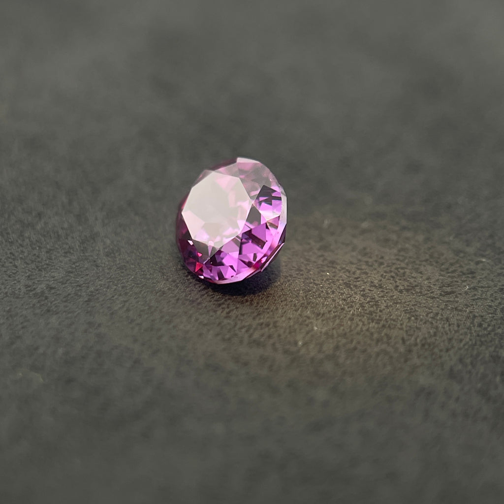 Corindon Alexandrite Bicolore Violet-Vert d'environ 1,65 ct | Taille Ovale | 6 × 8 mm | Vérifié Gemdrop®