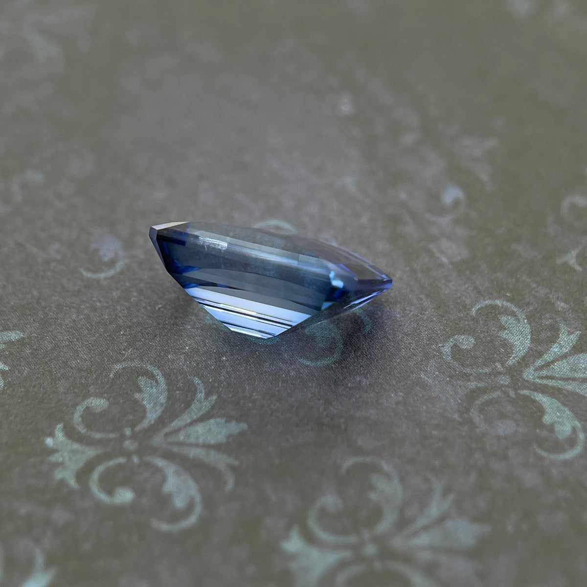 Saphir bleuet ~4ct | Coupe émeraude | 8 × 10 mm | Certifié Gemdrop®