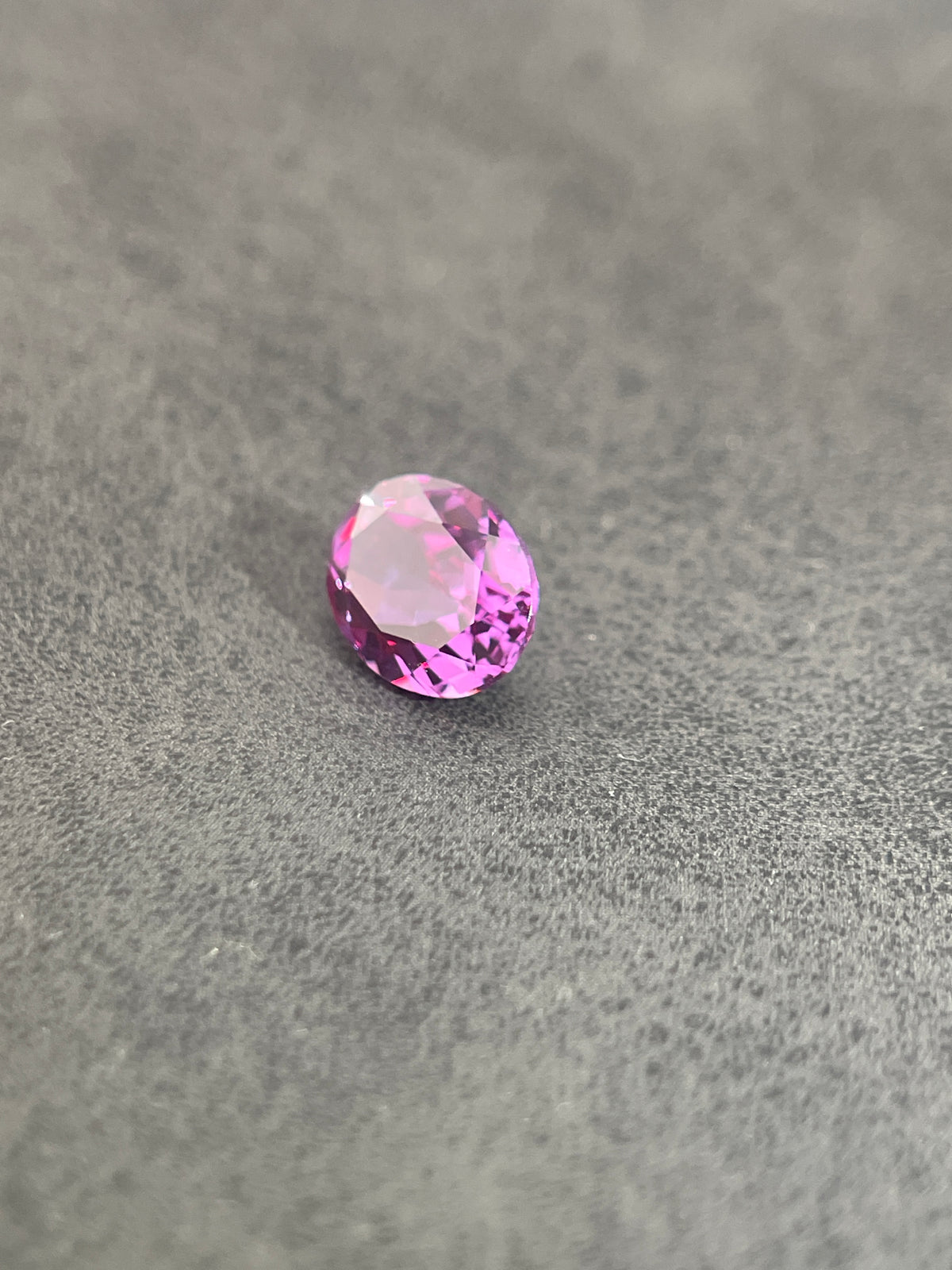 Corindon Alexandrite Bicolore Violet-Vert d'environ 1,65 ct | Taille Ovale | 6 × 8 mm | Vérifié Gemdrop®