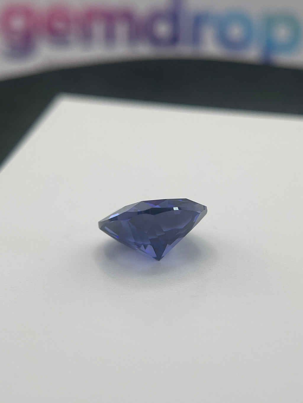 ~12 ct Saphir bleu tanzanite | Taille coussin | 12 × 12 mm | Vérifié Gemdrop®