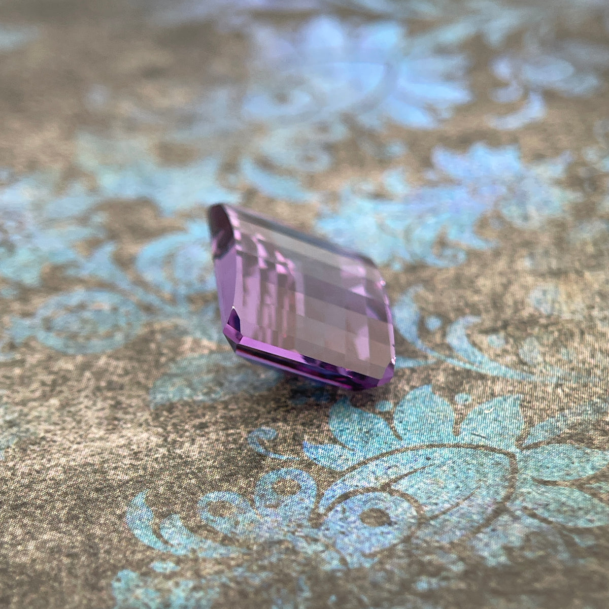 20.175ct Purple–Green Colour Change Corundum Alexandrite | Pixel Cut | 13x18 mm | Gemdrop® Verified