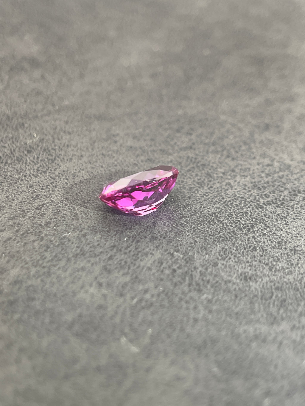 Corindon Alexandrite Bicolore Violet-Vert d'environ 1,65 ct | Taille Ovale | 6 × 8 mm | Vérifié Gemdrop®