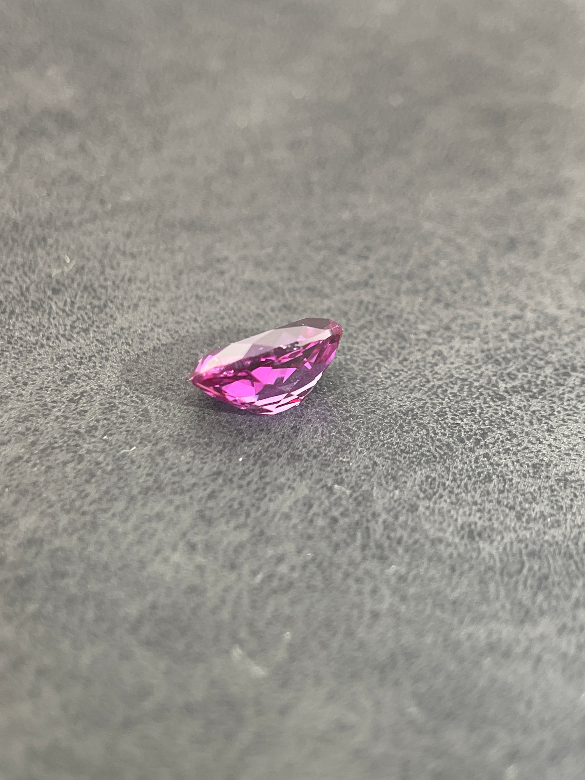 Corindon Alexandrite Bicolore Violet-Vert d'environ 1,65 ct | Taille Ovale | 6 × 8 mm | Vérifié Gemdrop®
