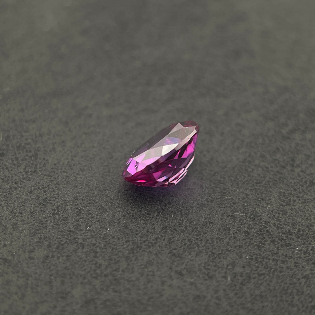 Corindon Alexandrite Bicolore Violet-Vert d'environ 1,65 ct | Taille Ovale | 6 × 8 mm | Vérifié Gemdrop®