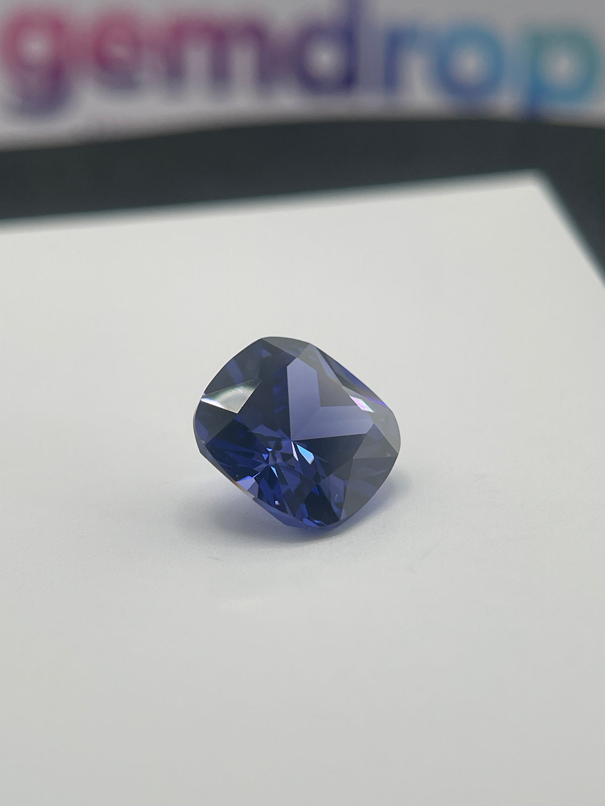~12 ct Saphir bleu tanzanite | Taille coussin | 12 × 12 mm | Vérifié Gemdrop®