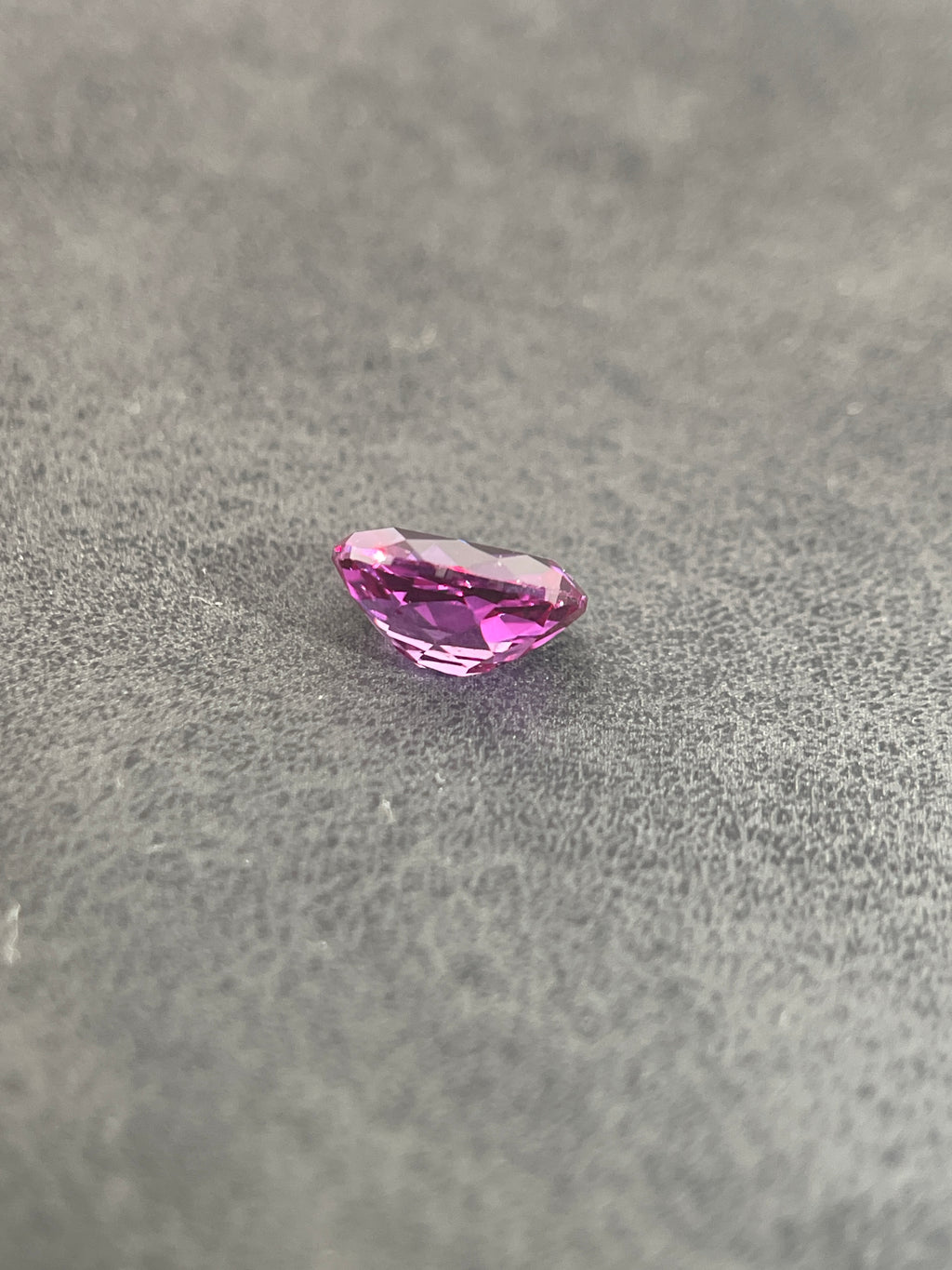 Corindon Alexandrite Bicolore Violet-Vert d'environ 1,65 ct | Taille Ovale | 6 × 8 mm | Vérifié Gemdrop®