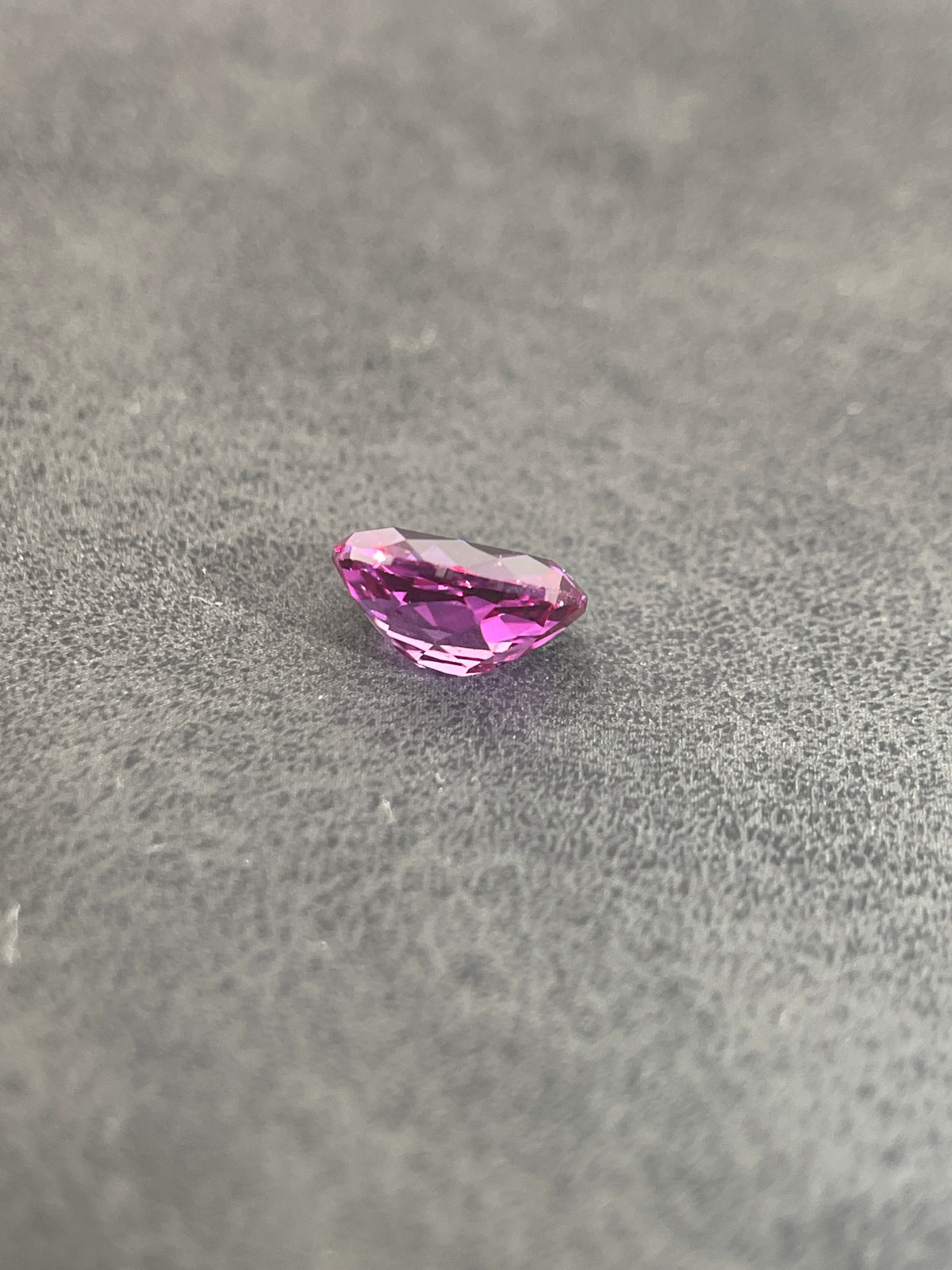 Corindon Alexandrite Bicolore Violet-Vert d'environ 1,65 ct | Taille Ovale | 6 × 8 mm | Vérifié Gemdrop®