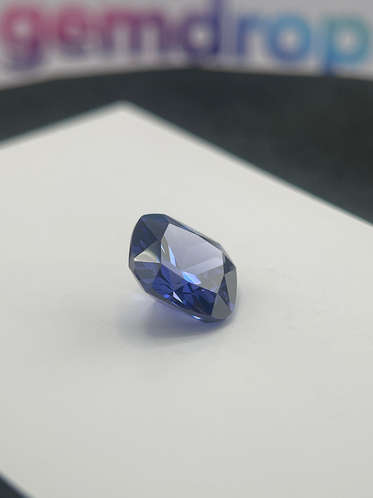 ~12 ct Saphir bleu tanzanite | Taille coussin | 12 × 12 mm | Vérifié Gemdrop®