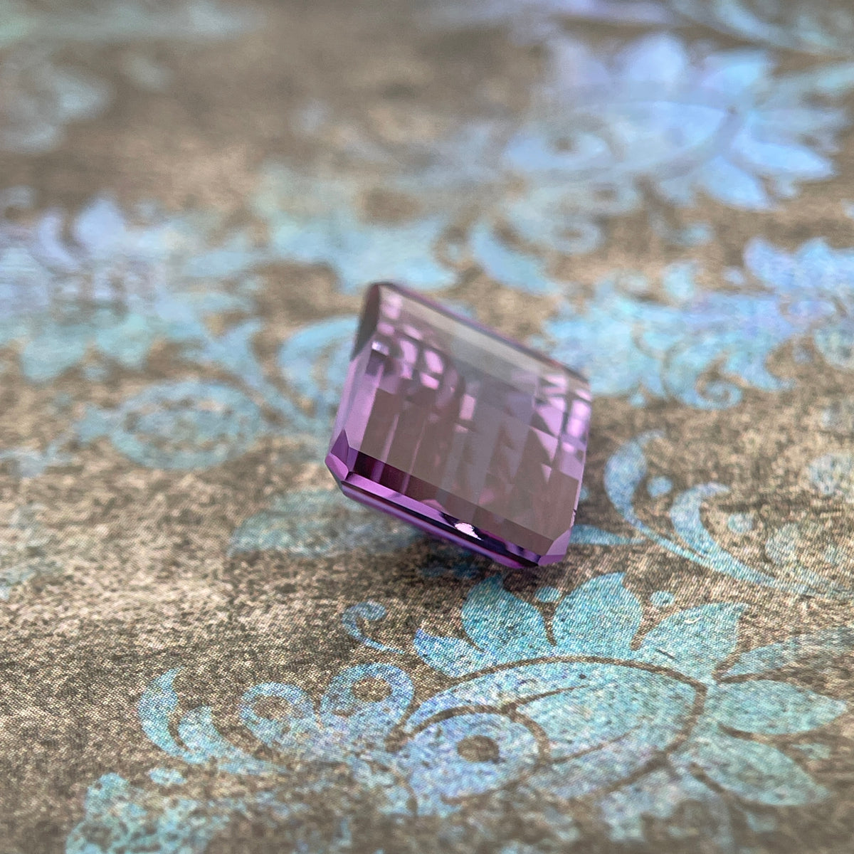 20.175ct Purple–Green Colour Change Corundum Alexandrite | Pixel Cut | 13x18 mm | Gemdrop® Verified