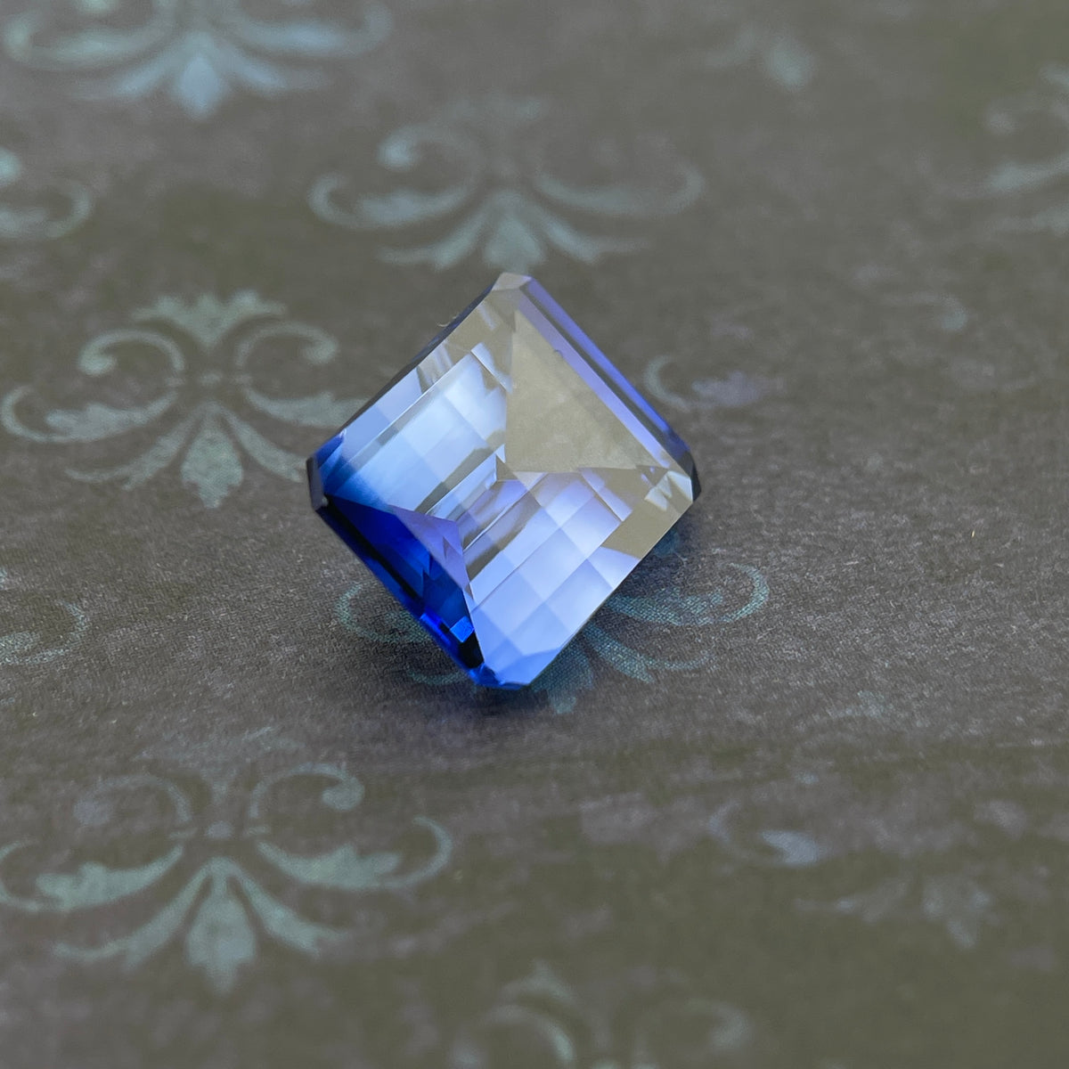 Saphir bleuet ~4ct | Coupe émeraude | 8 × 10 mm | Certifié Gemdrop®