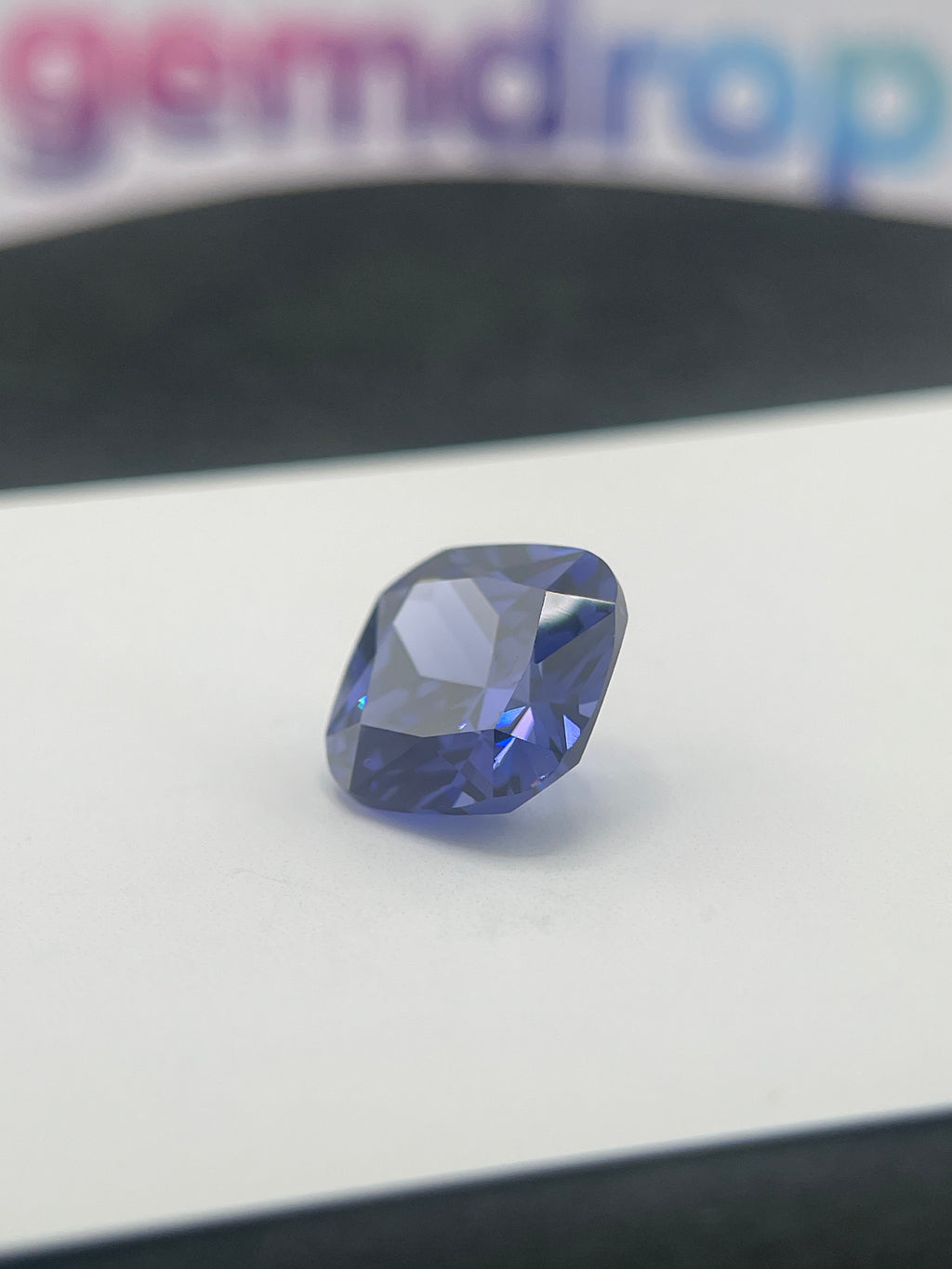 ~12 ct Saphir bleu tanzanite | Taille coussin | 12 × 12 mm | Vérifié Gemdrop®