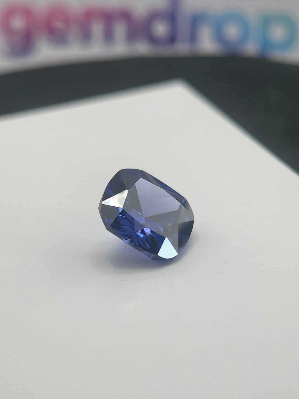 ~12 ct Saphir bleu tanzanite | Taille coussin | 12 × 12 mm | Vérifié Gemdrop®