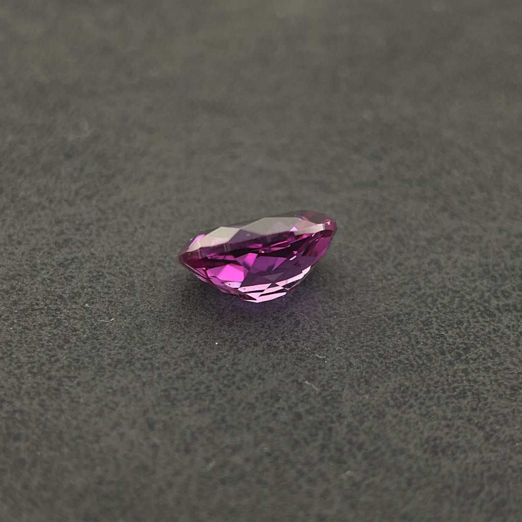Corindon Alexandrite Bicolore Violet-Vert d'environ 1,65 ct | Taille Ovale | 6 × 8 mm | Vérifié Gemdrop®