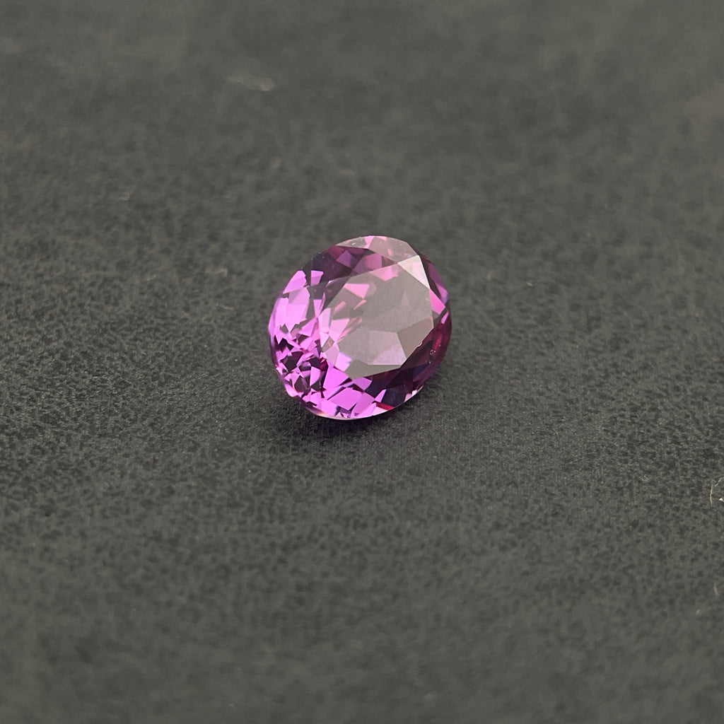 Corindon Alexandrite Bicolore Violet-Vert d'environ 1,65 ct | Taille Ovale | 6 × 8 mm | Vérifié Gemdrop®