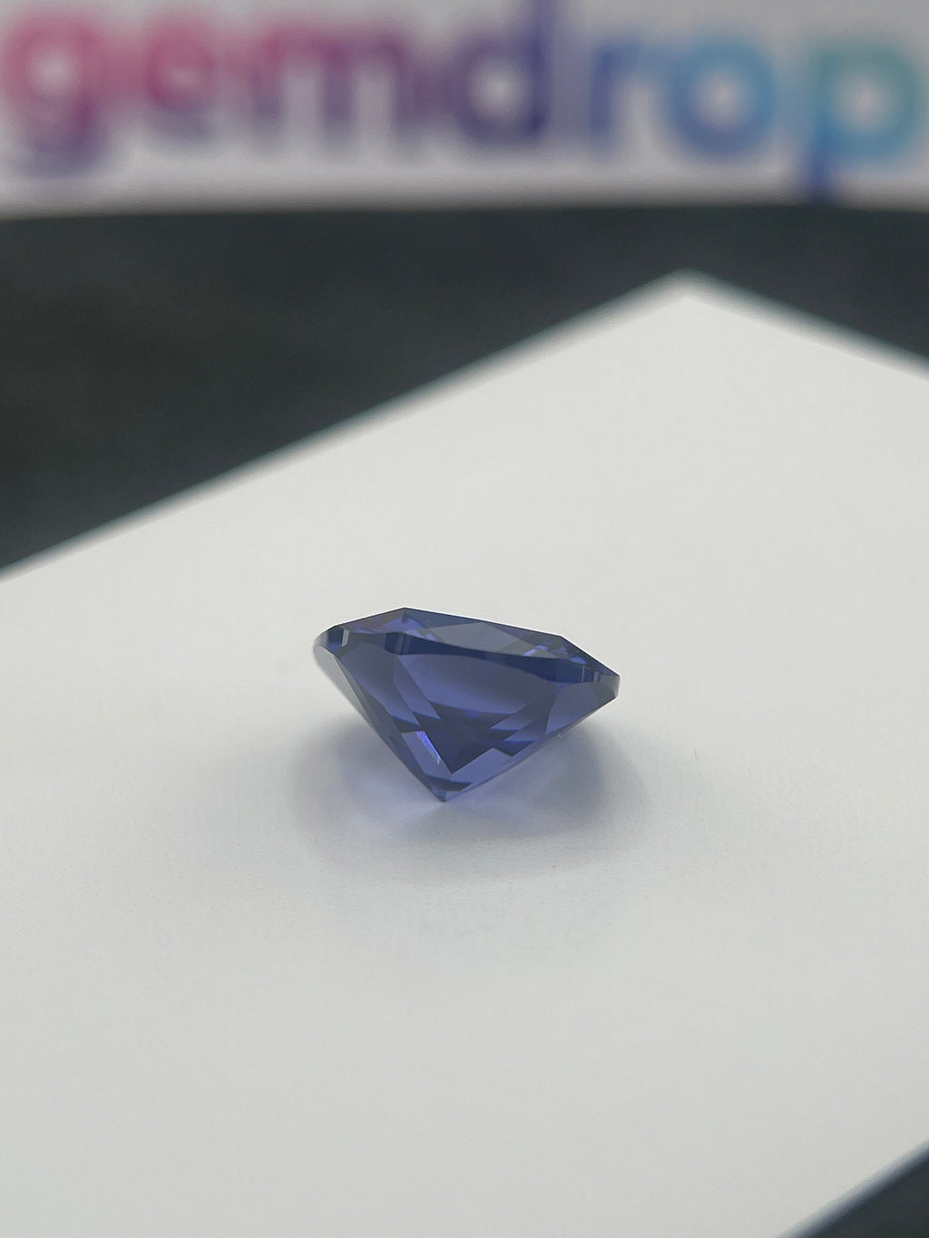 ~12 ct Saphir bleu tanzanite | Taille coussin | 12 × 12 mm | Vérifié Gemdrop®
