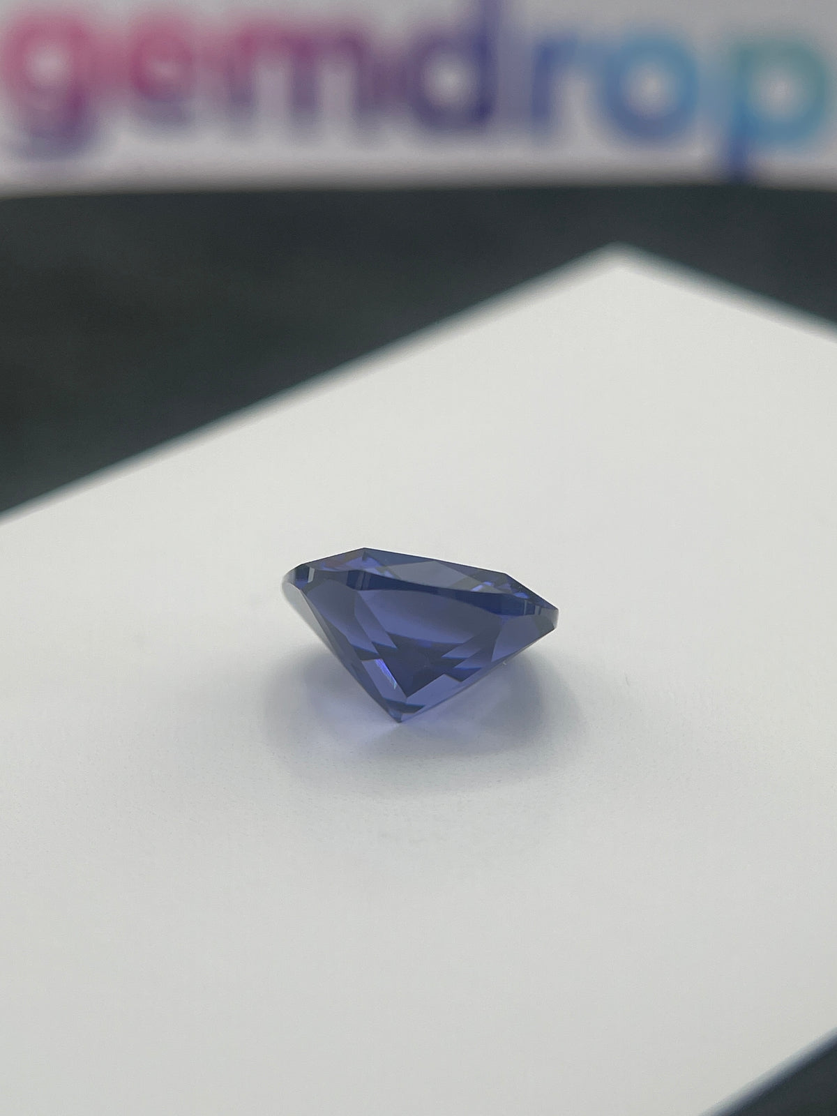 ~12 ct Saphir bleu tanzanite | Taille coussin | 12 × 12 mm | Vérifié Gemdrop®