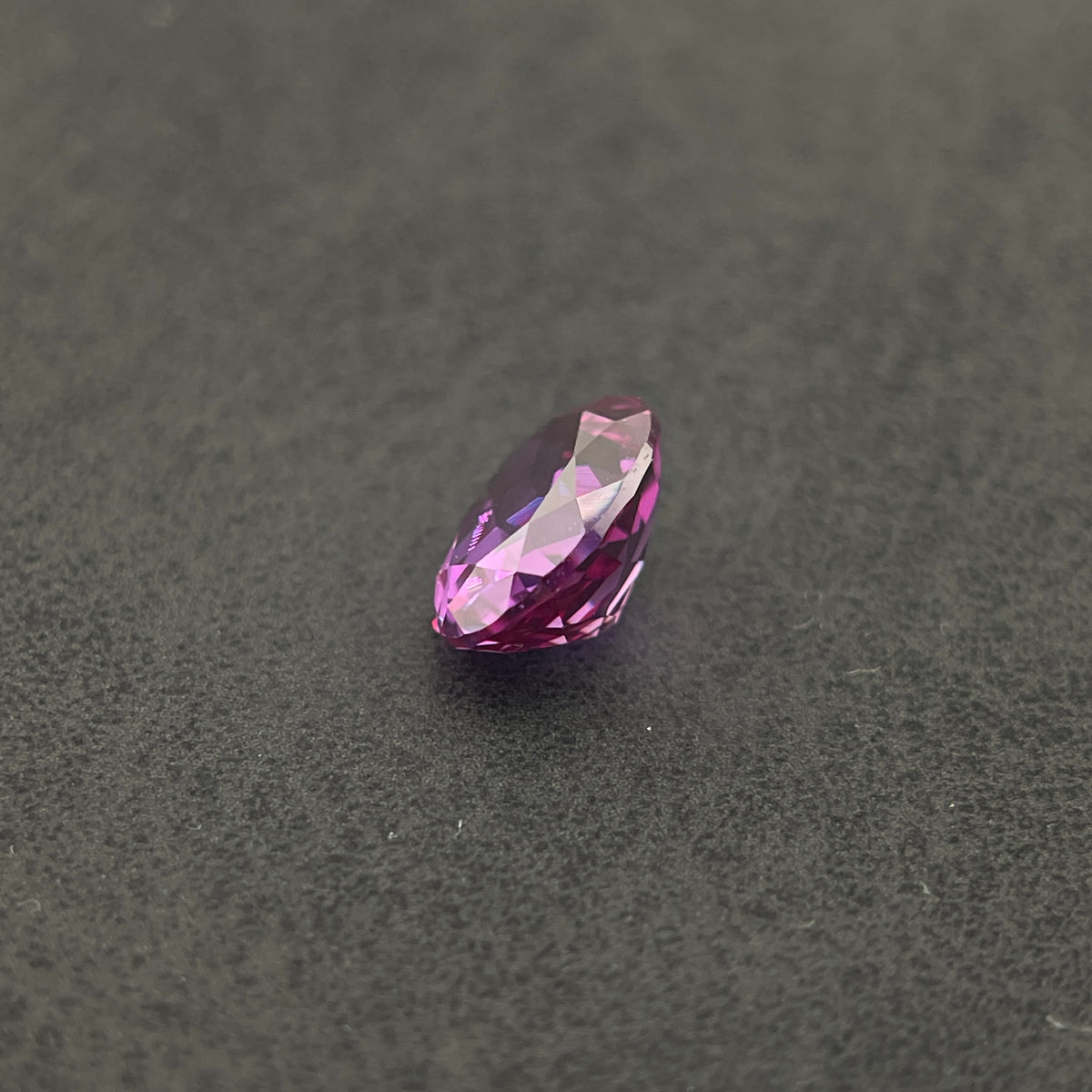 Corindon Alexandrite Bicolore Violet-Vert d'environ 1,65 ct | Taille Ovale | 6 × 8 mm | Vérifié Gemdrop®