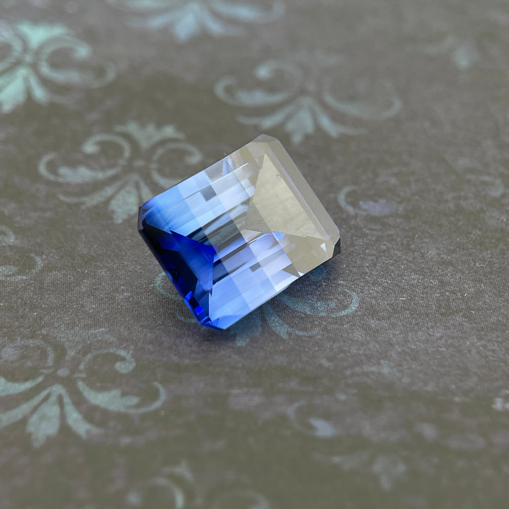 Saphir bleuet ~4ct | Coupe émeraude | 8 × 10 mm | Certifié Gemdrop®