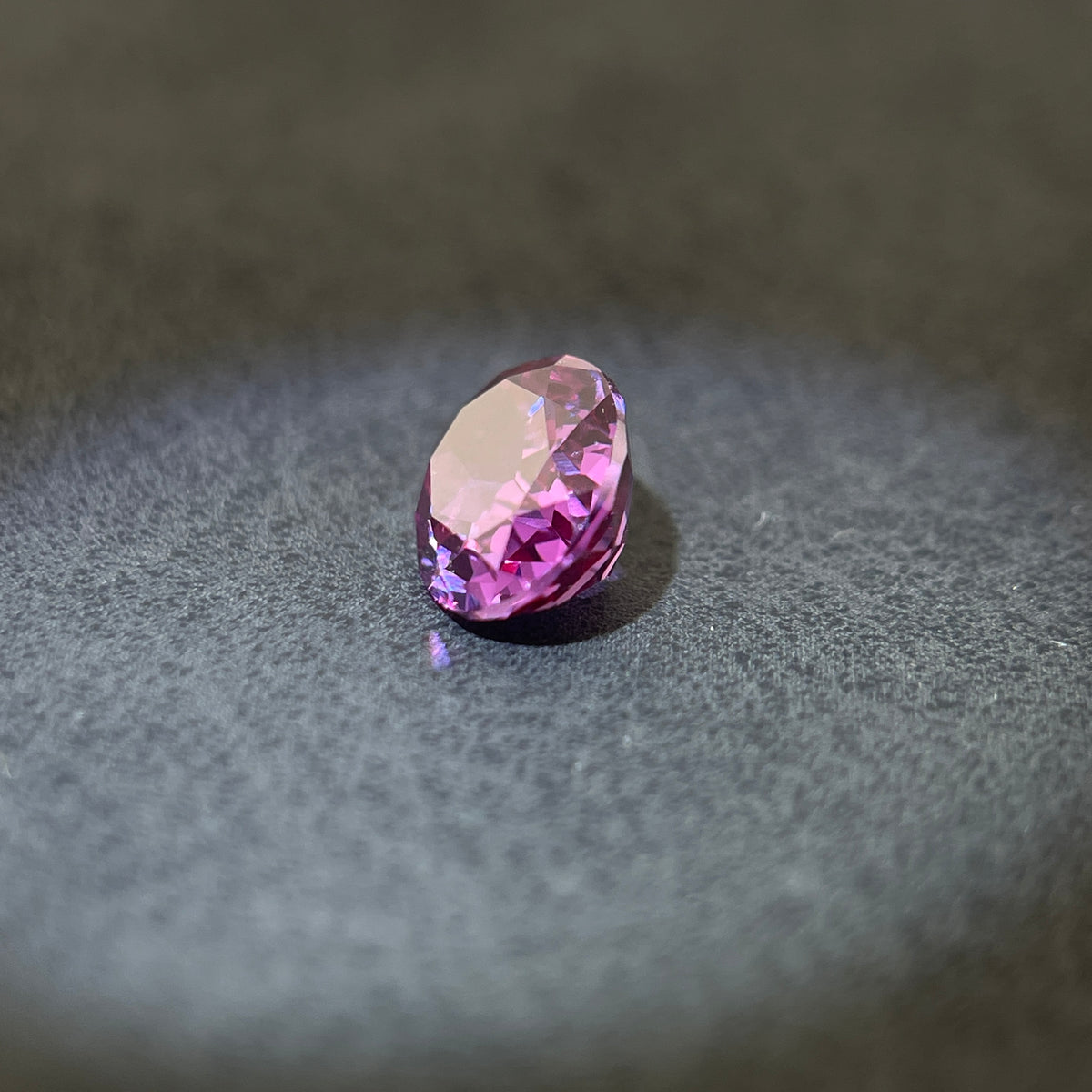 Corindon Alexandrite Bicolore Violet-Vert d'environ 1,65 ct | Taille Ovale | 6 × 8 mm | Vérifié Gemdrop®