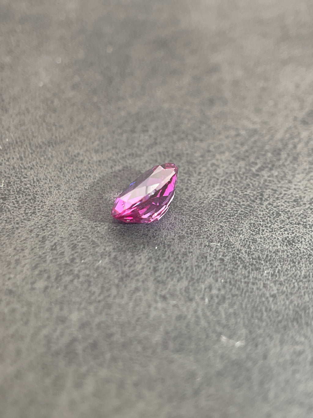 Corindon Alexandrite Bicolore Violet-Vert d'environ 1,65 ct | Taille Ovale | 6 × 8 mm | Vérifié Gemdrop®