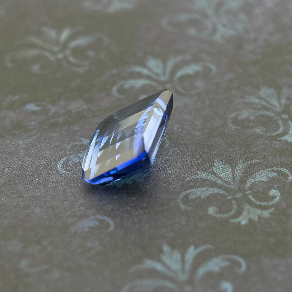 Saphir bleuet ~4ct | Coupe émeraude | 8 × 10 mm | Certifié Gemdrop®