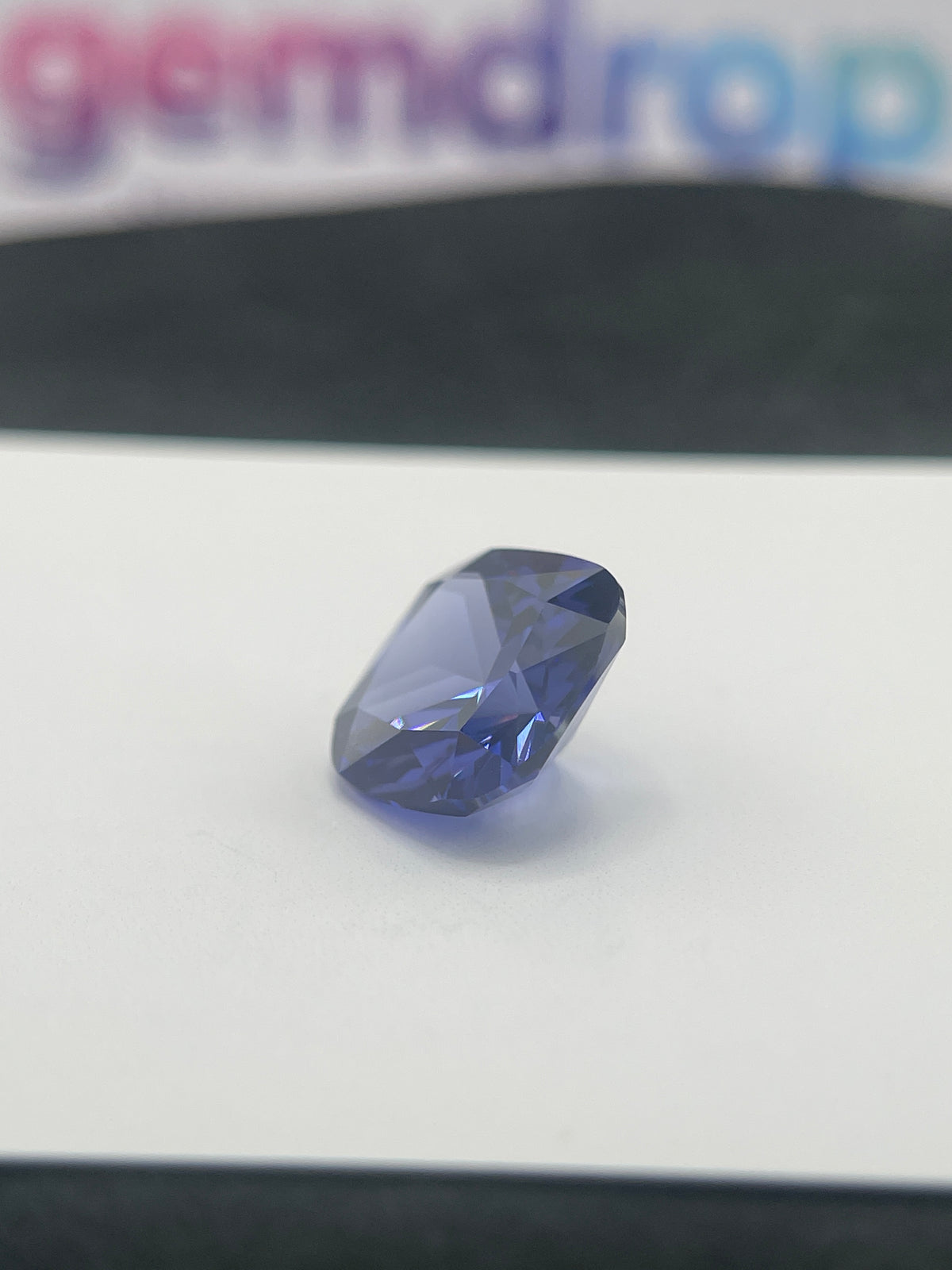 ~12 ct Saphir bleu tanzanite | Taille coussin | 12 × 12 mm | Vérifié Gemdrop®