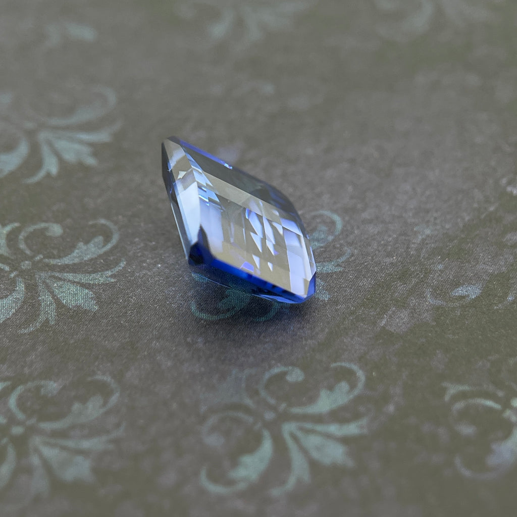 Saphir bleuet ~4ct | Coupe émeraude | 8 × 10 mm | Certifié Gemdrop®
