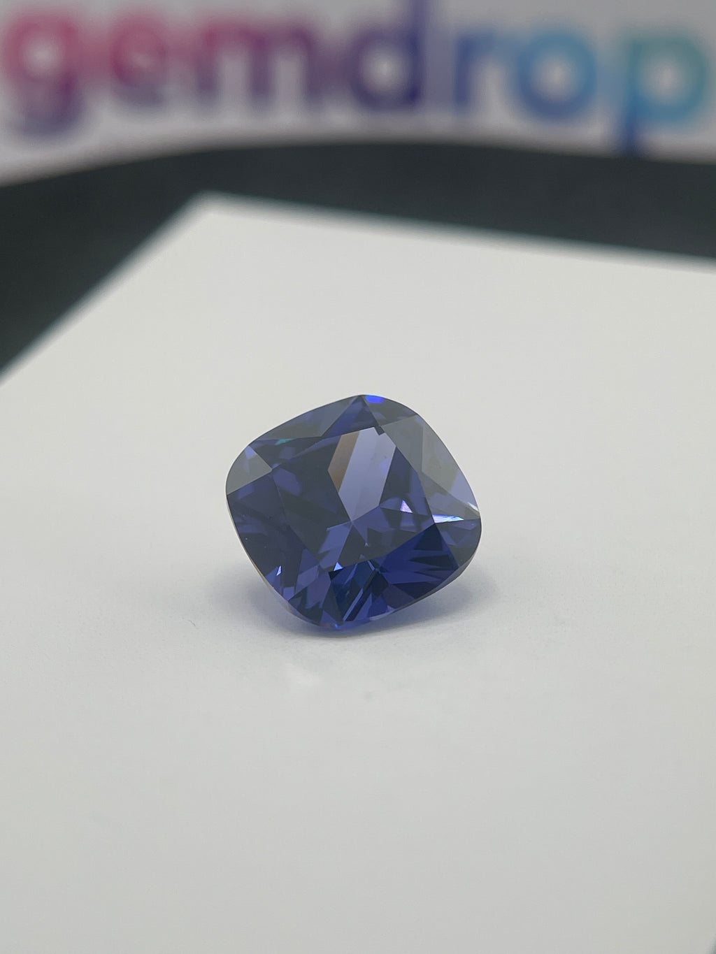 ~12 ct Saphir bleu tanzanite | Taille coussin | 12 × 12 mm | Vérifié Gemdrop®