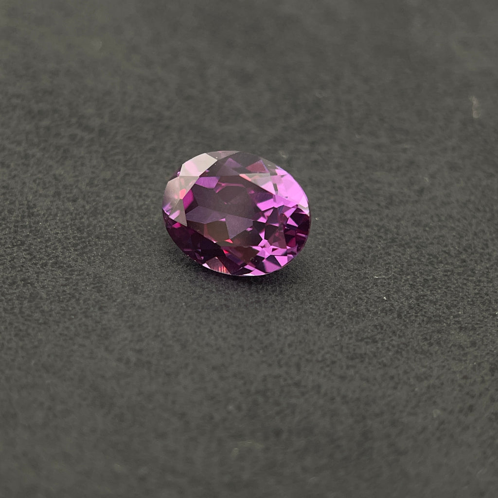 Corindon Alexandrite Bicolore Violet-Vert d'environ 1,65 ct | Taille Ovale | 6 × 8 mm | Vérifié Gemdrop®