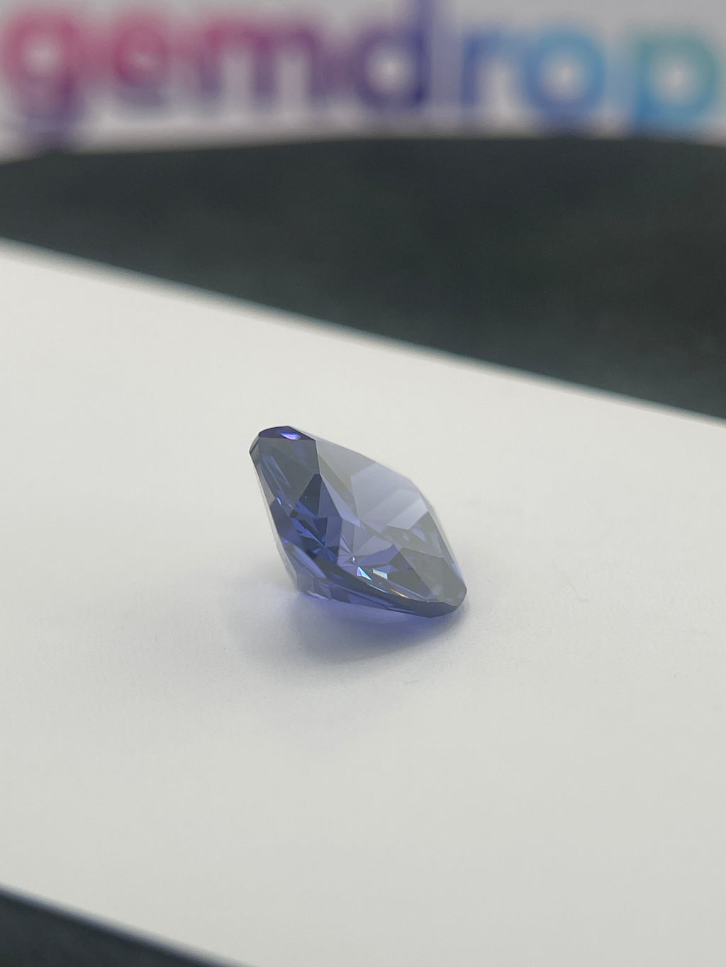 ~12 ct Saphir bleu tanzanite | Taille coussin | 12 × 12 mm | Vérifié Gemdrop®