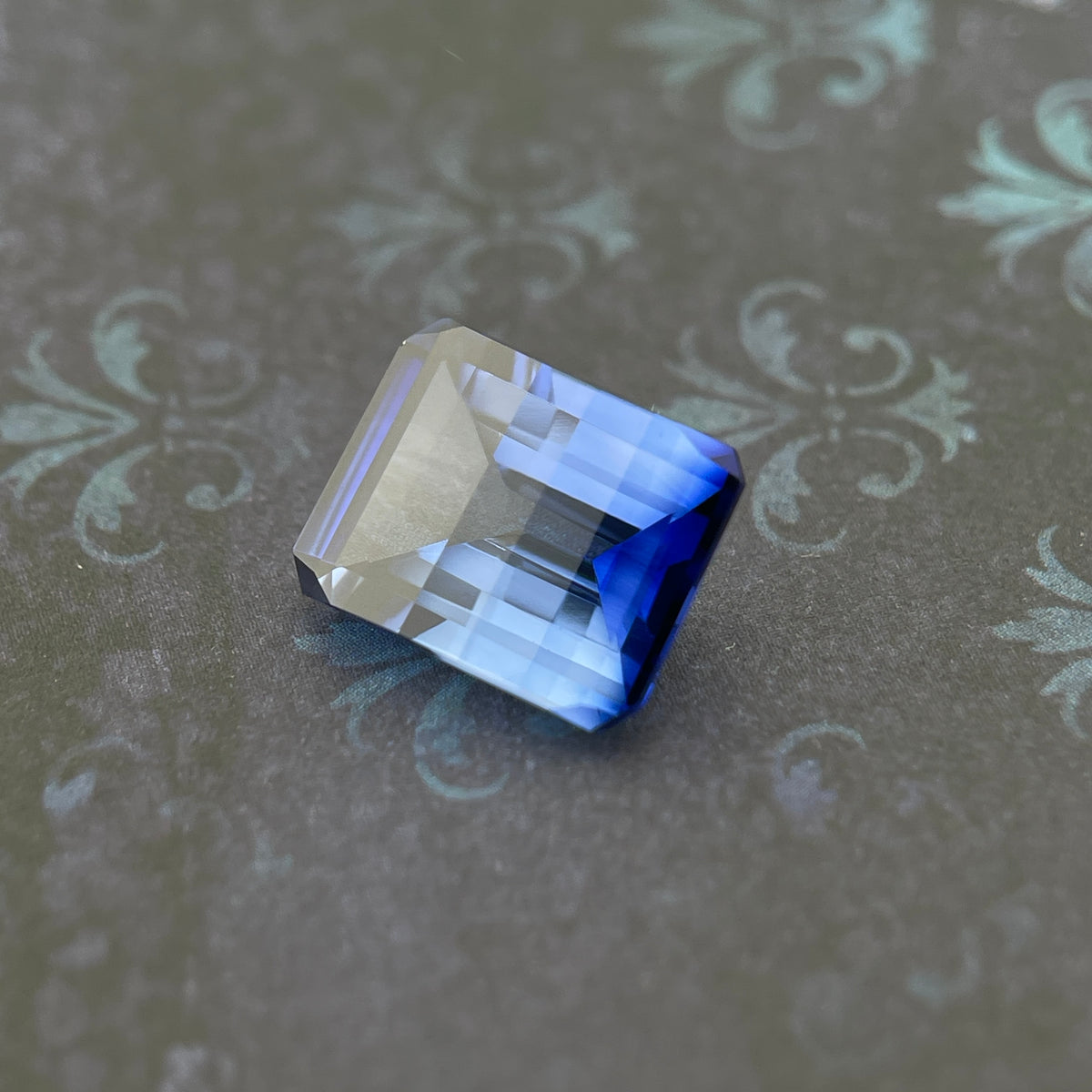 Saphir bleuet ~4ct | Coupe émeraude | 8 × 10 mm | Certifié Gemdrop®