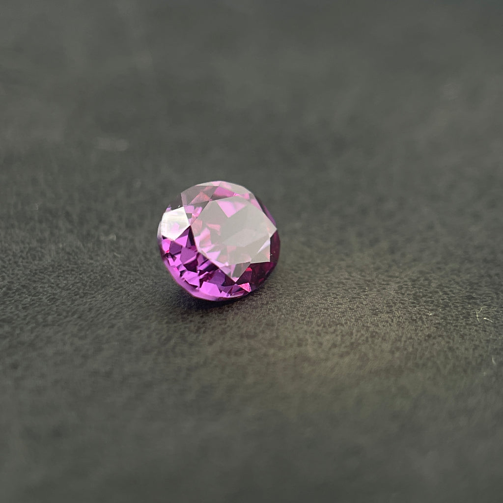 Corindon Alexandrite Bicolore Violet-Vert d'environ 1,65 ct | Taille Ovale | 6 × 8 mm | Vérifié Gemdrop®